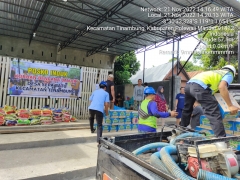 Penyerahan Bantuan Kemanusiaan Kepada Warga Desa Yang Terdampak Banjir di Kecamatan Tapango